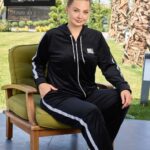 KADIN KADİFE SİYAH KAPŞONLU  FERMUARLI EŞORTMAN TAKIMI